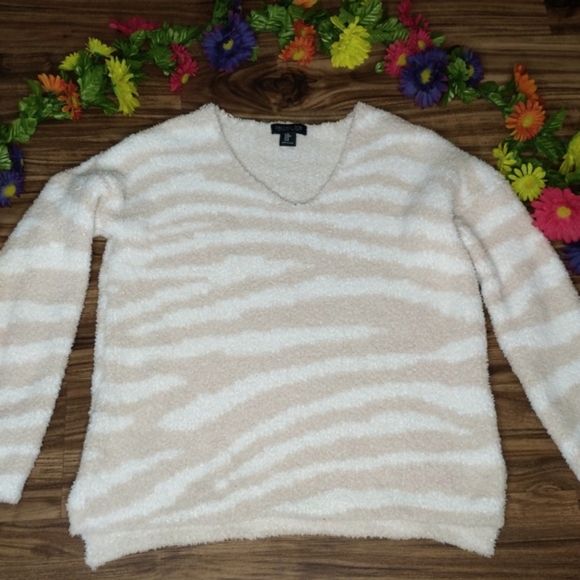 Rachel Zoe Sweater. LA/NY #134 - Picture 6 of 9